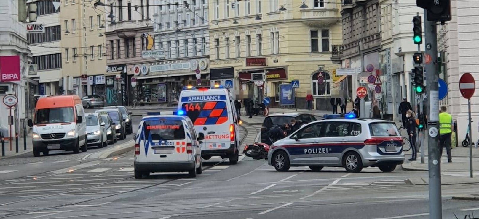 Die Rettung und die Polizei Wien waren vor Ort.