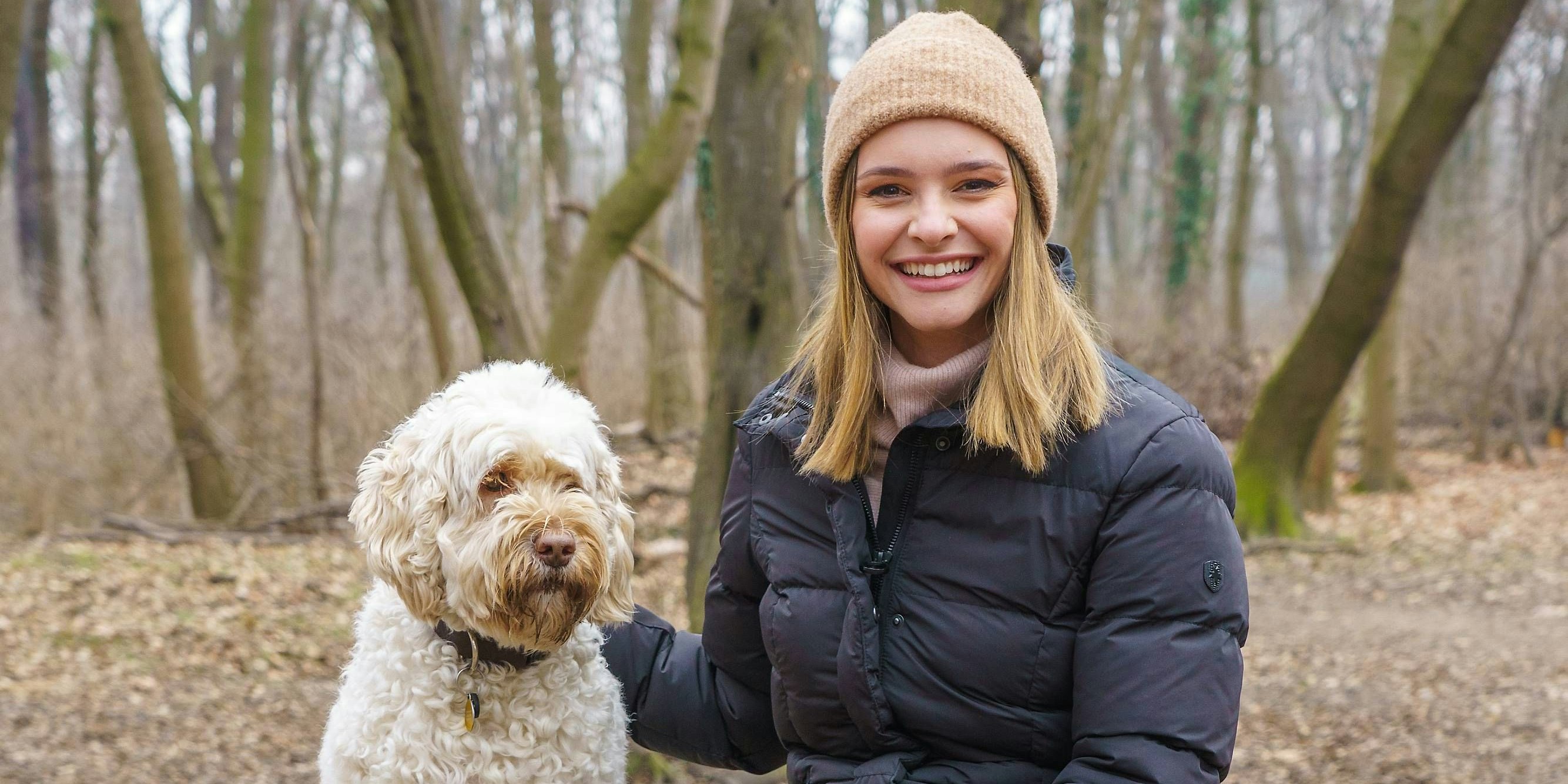 Julia Furdea mit ihrem Hund Lumi