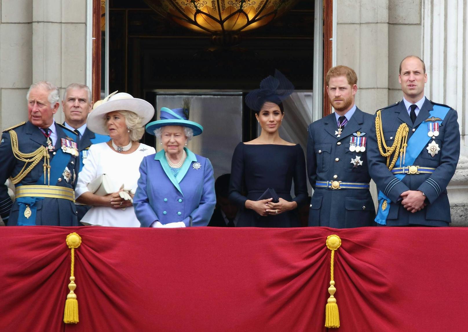 Prinz Charles, Prinz Andrew, Herzogin Camilla Parker-Bowles, Queen Elizabeth II., Meghan, Harry, Prinz William