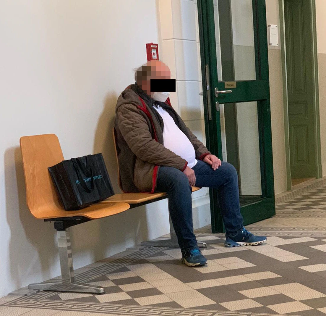 Der Angeklagte soll einer Richterin gedroht haben.