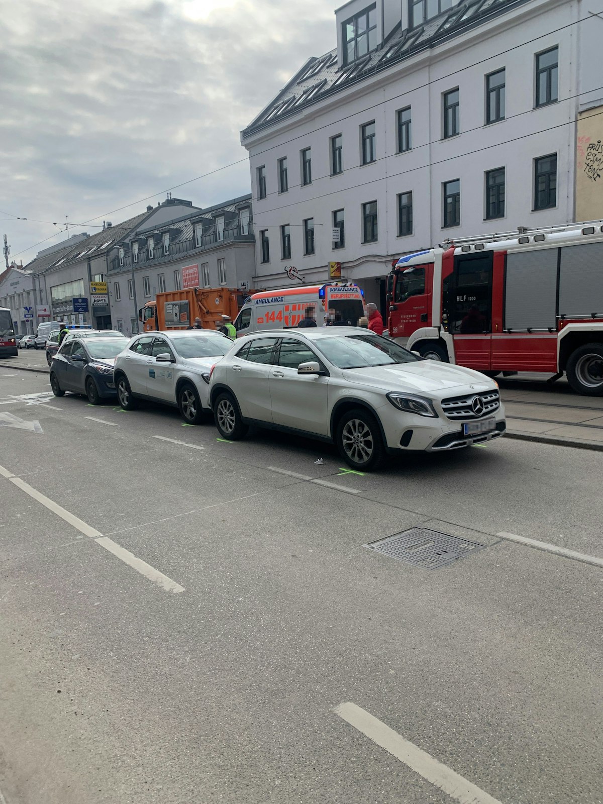 In Wien krachten drei Autos zusammen.