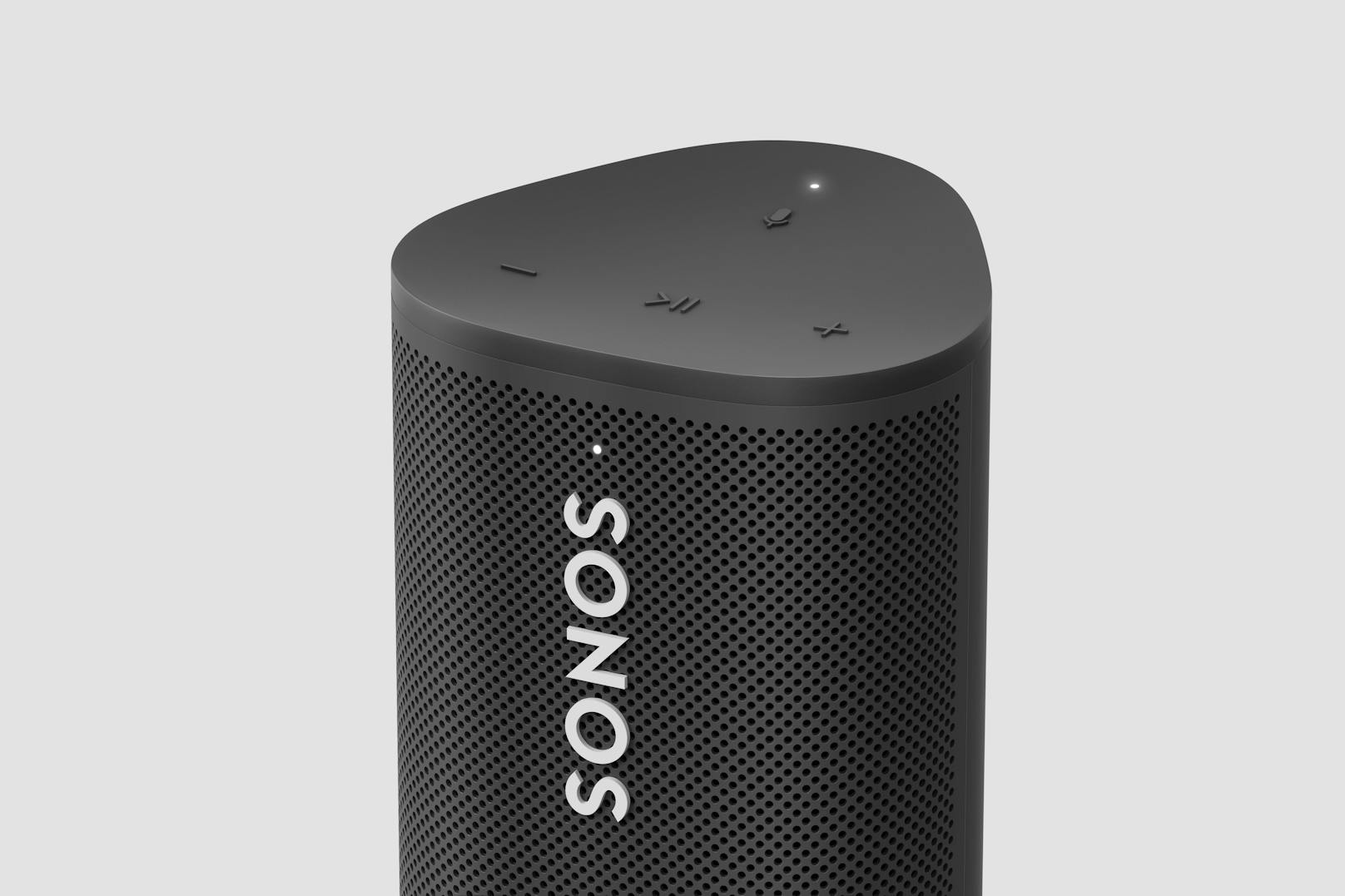 Außerdem macht es der Roam möglich, mehrere Lautsprecher mit ihm zu gruppieren und dabei auf allen Geräten per Bluetooth Musik zu streamen.