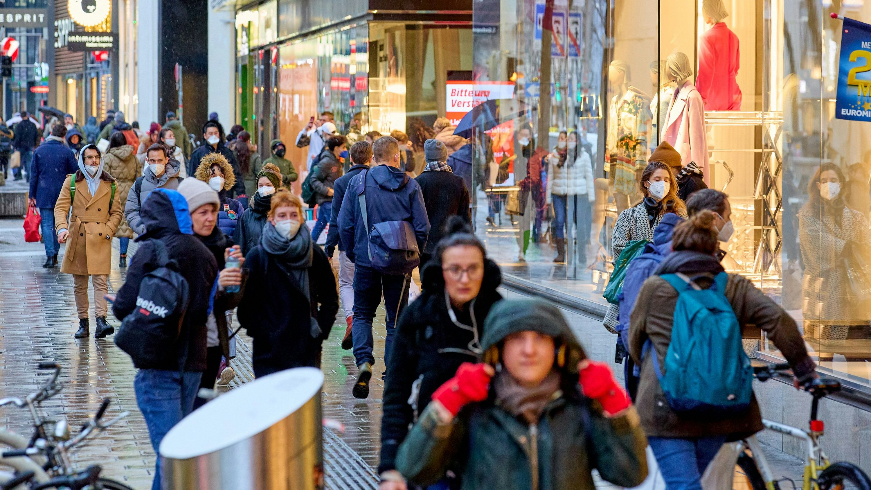 Menschen auf der Mariahilferstraße