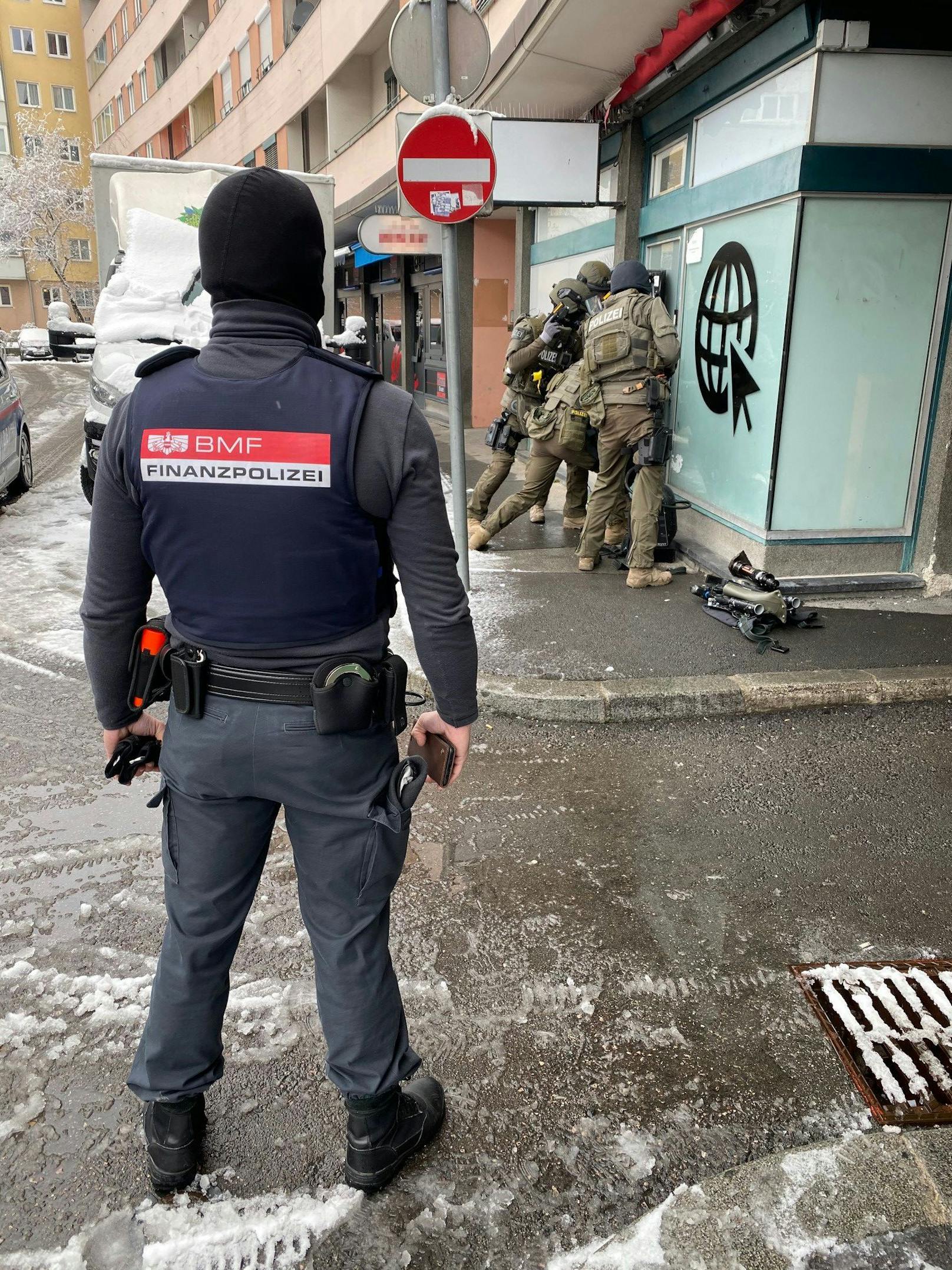Finanzpolizei beschlagnahmt bei Razzien in Salzburg 69 illegale Glücksspielgeräte (Februar und März 2021)