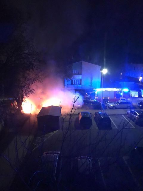 Ein Auto stand ohne ersichtlichen Grund plötzlich in Flammen.