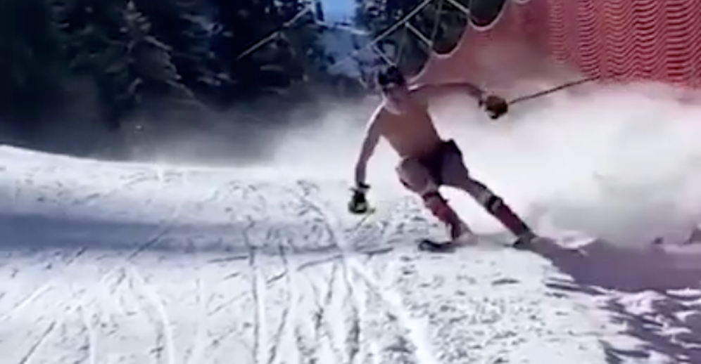 Der Tiroler Nicolas Hofer rast in der Unterhose über die Streif.