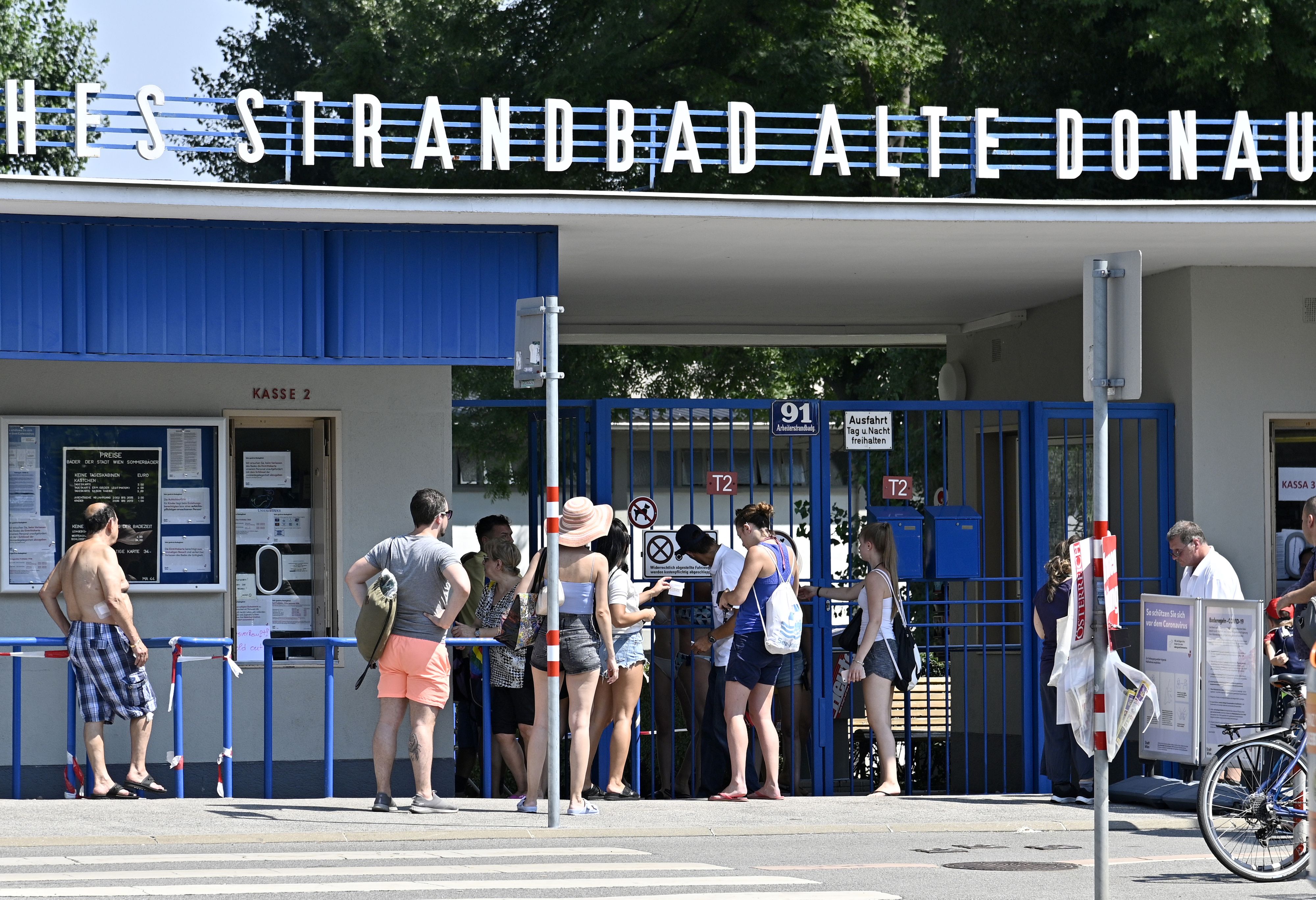 Ein Sommer wie damals? Geht nur mit einem harten, langen Lockdown, sagt der Experte.
