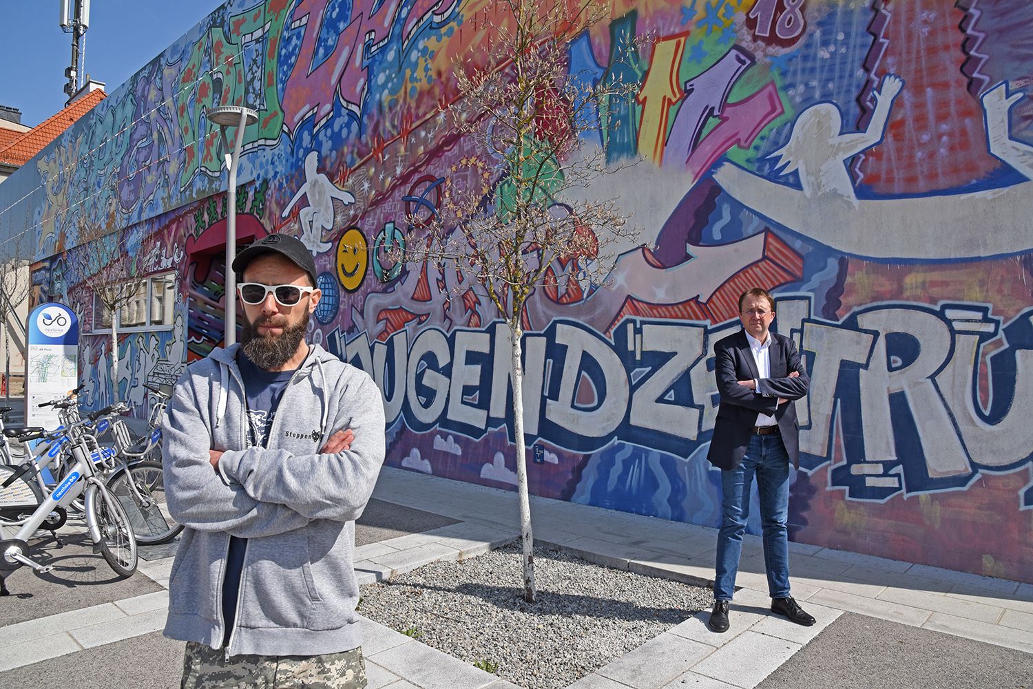 Michael Hogl, Leiter des städtischen Jugendzentrums Steppenwolf, und Bürgermeister Matthias Stadler.