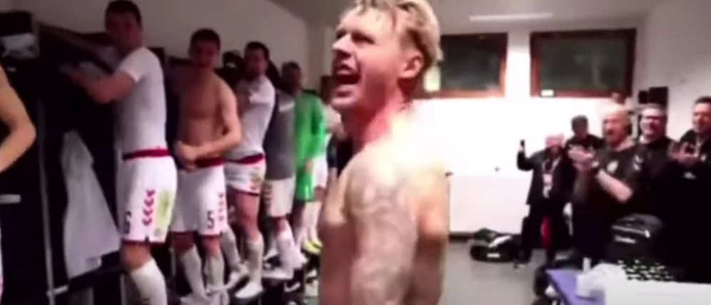 Simon Kjaer und seine Kollegen jubeln über das 4:0 gegen Österreich.