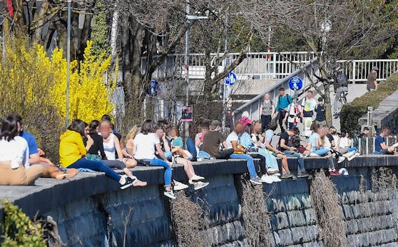 Die Innpromenade wird in Innsbruck zum Corona-Hotspot.