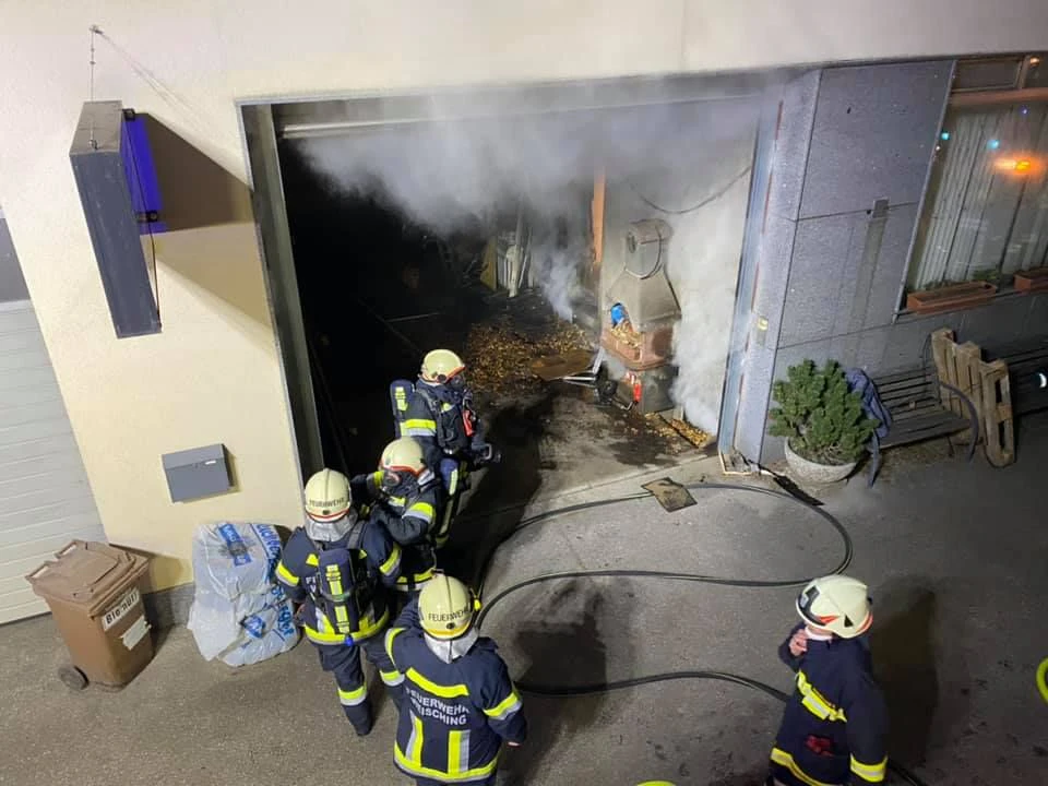 Acht Wehren wurden zum Kellerbrand alarmiert.