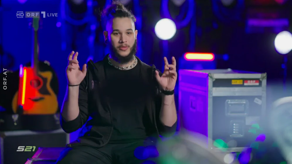 Was hatte Felix auf seinem Shirt stehen?