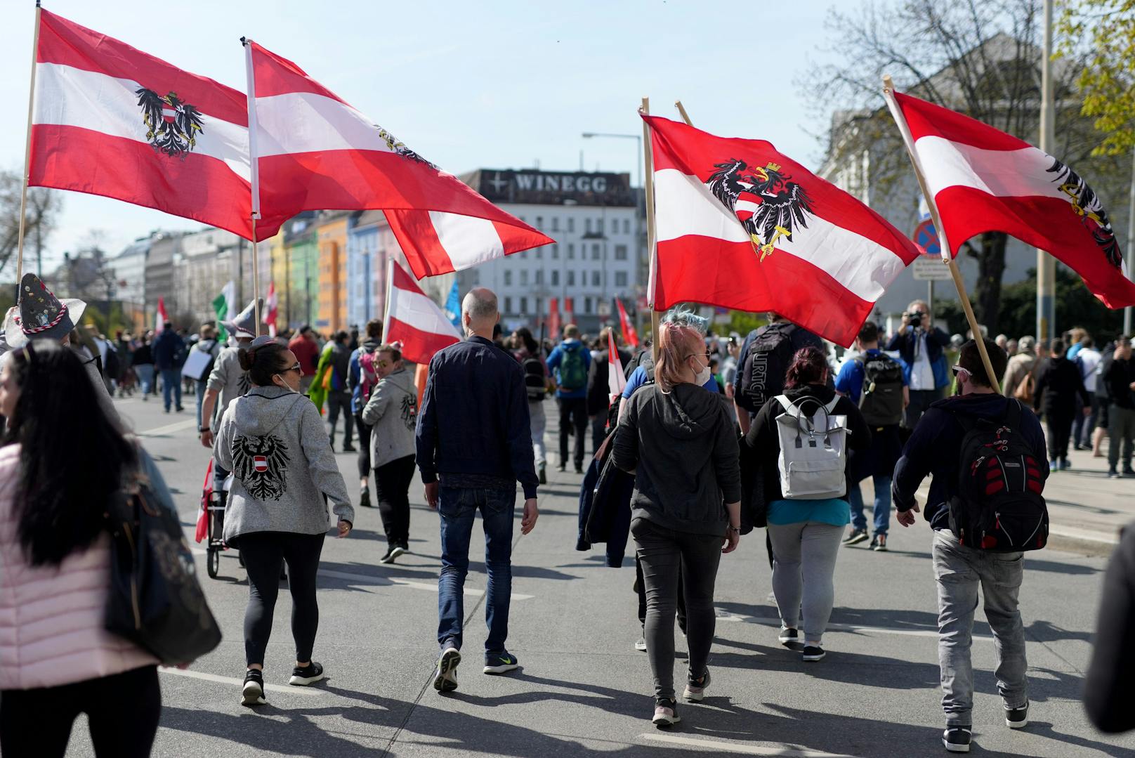 Am Samstag, 10. April 2021, protestierten tausende Corona-Maßnahmengegnern unter dem Motto "Wir holen uns unser Leben zurück" in Wien.
