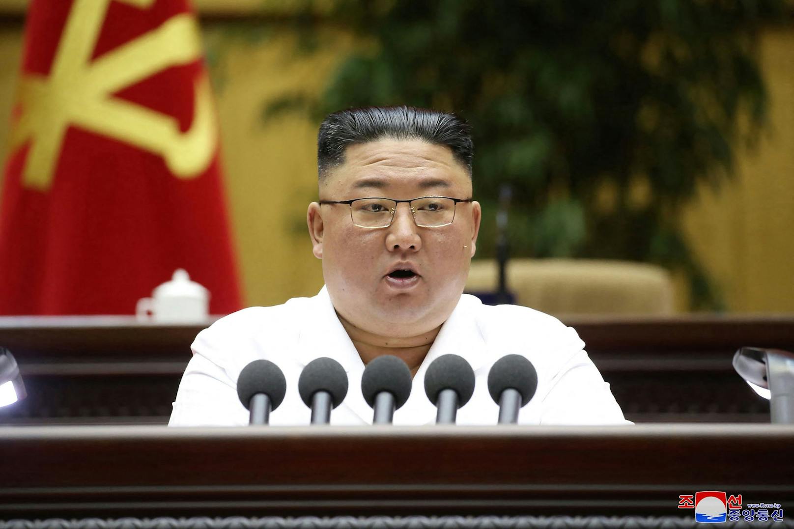 Nordkoreas Diktator Kim Jong-un bei einer Konferenz seiner Partei am 8. April 2021