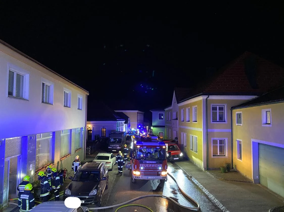 Im Keller eine Autowerkstatt entfachte ein Feuer.