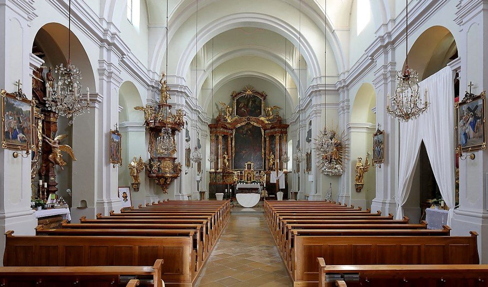 Die Pfarrkirche in Loosdorf