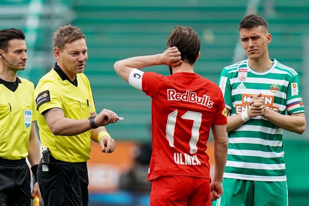 Manuel Schüttengruber mit Andreas Ulmer und Dejan Ljubicic.
