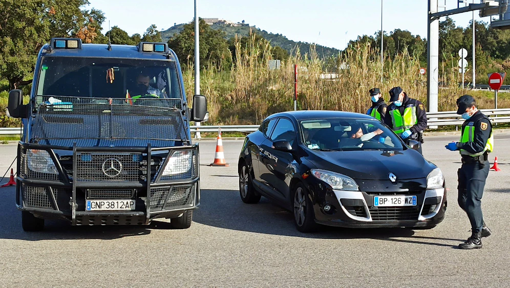 Ein Geisterfahrer führte in Spanien eine Leiche auf dem Beifahrersitz mit (Symbolbild).