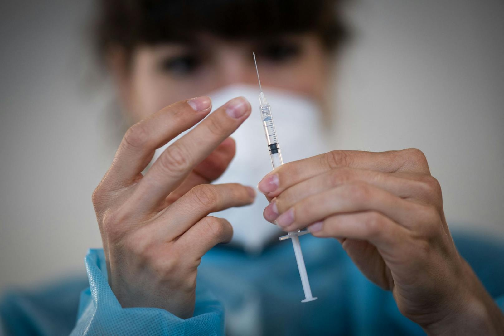 Laut einer israelischen Studie schützt der Biontech-Impfstoff weniger gut gegen die südafrikanische Virus-Variante.