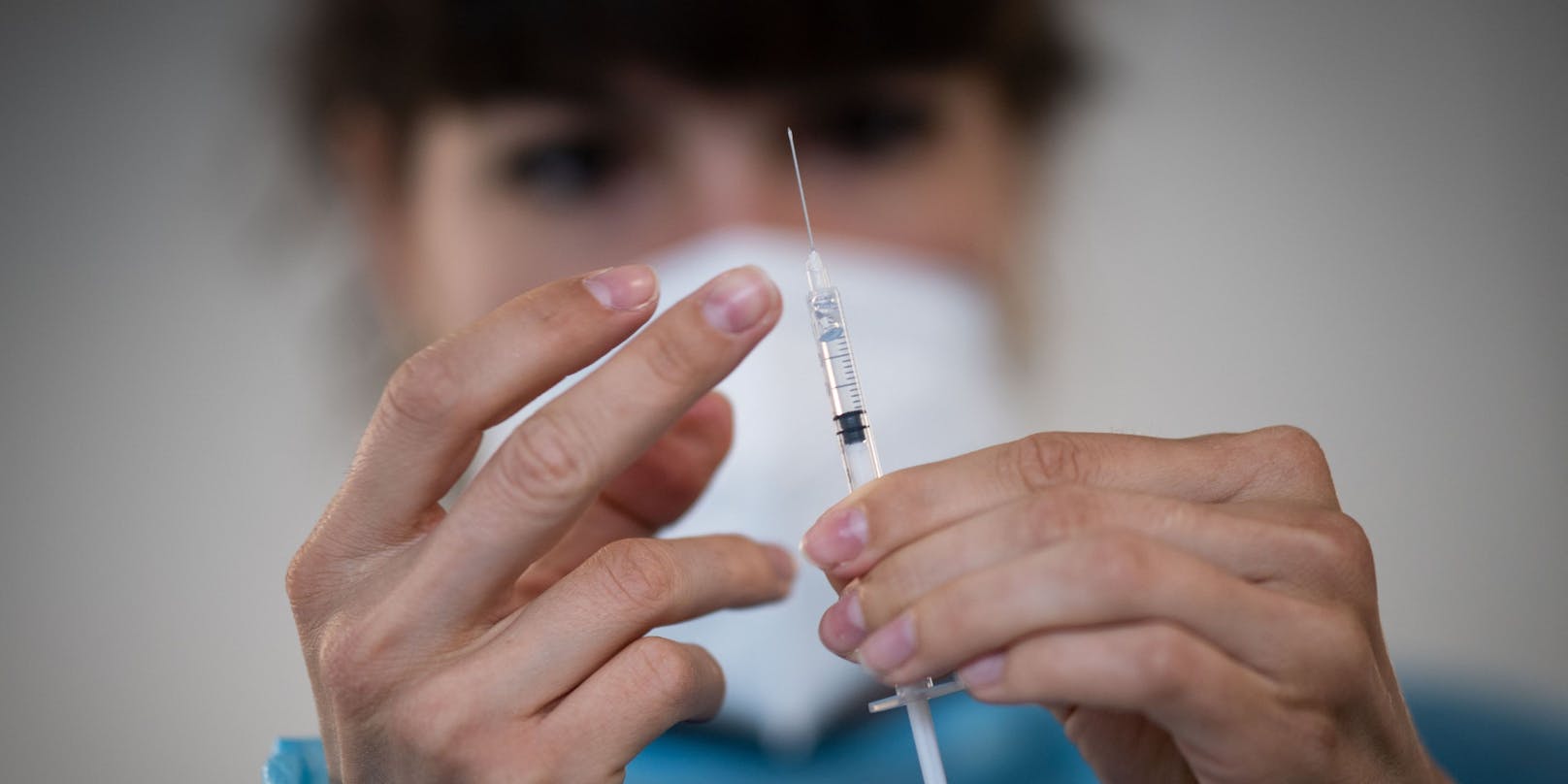 Laut einer israelischen Studie schützt der Biontech-Impfstoff weniger gut gegen die südafrikanische Virus-Variante.