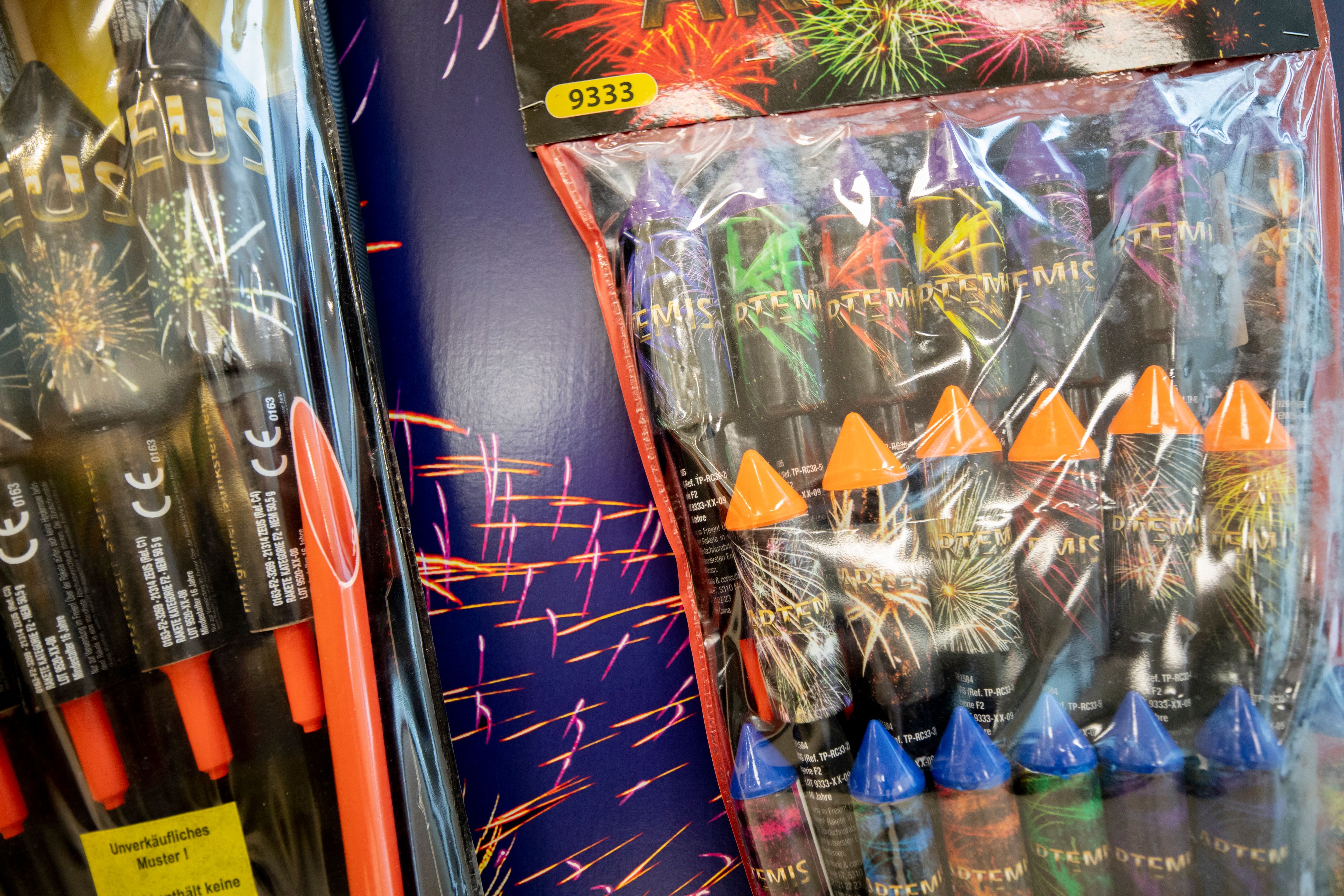 HOFER stoppt den Verkauf von Feuerwerk.