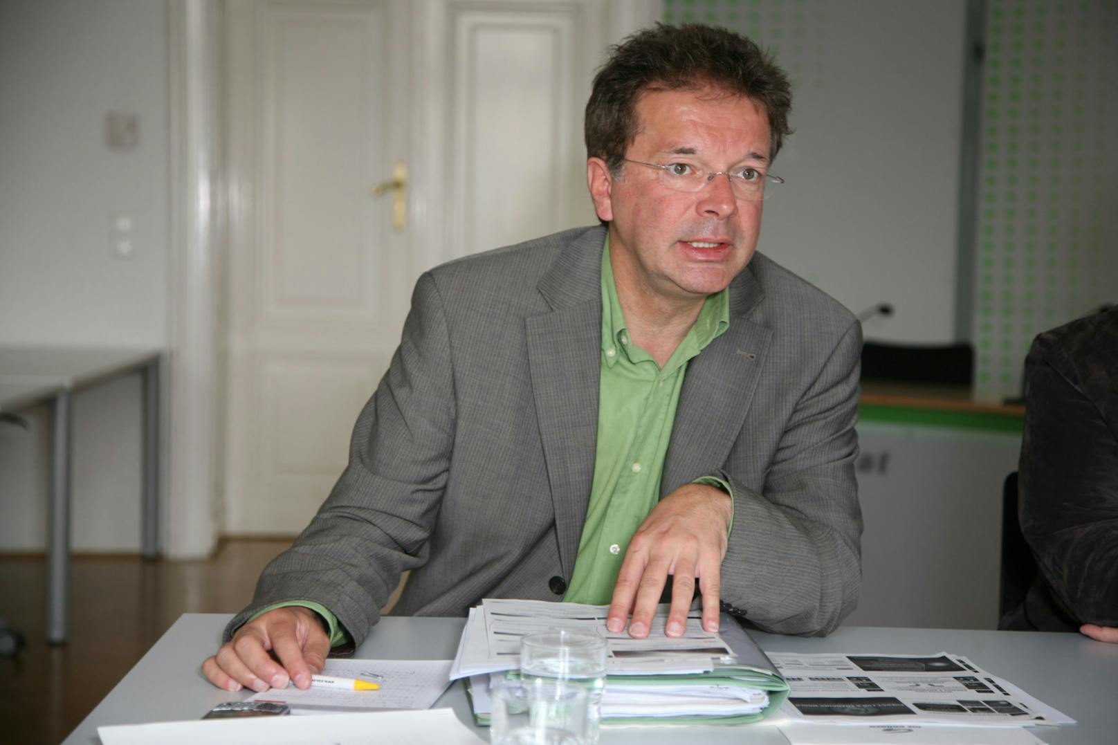 Von 1997 bis 2003 war Anschober danach als Abgeordneter zum Oberösterreichischen Landtag tätig.