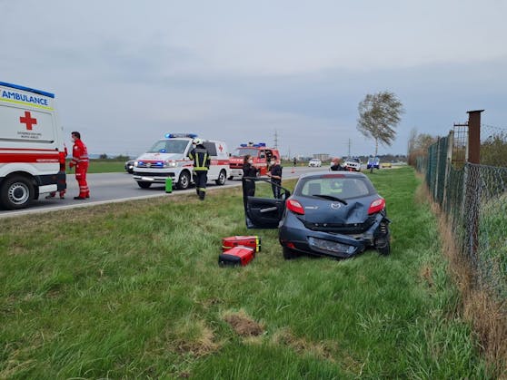 Das Auto der Frau blieb neben der Straße stehen, der Lkw-Fahrer fuhr einfach weiter.