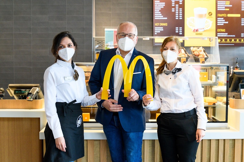 Nach nur zehn Wochen Bauzeit präsentiert sich das McDonald’s Restaurant in der Breitenfurterstraße 245-247 im 23. Wiener Gemeindebezirk im neuen Look.