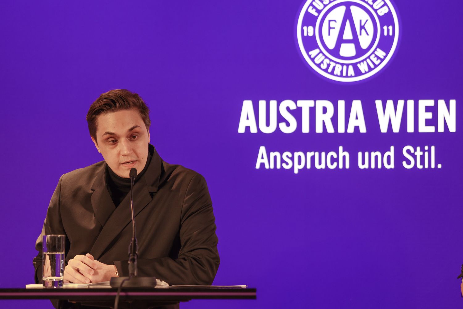 Luka Sur sieht die Lizenzfrage als Vereinsangelegenheit. 