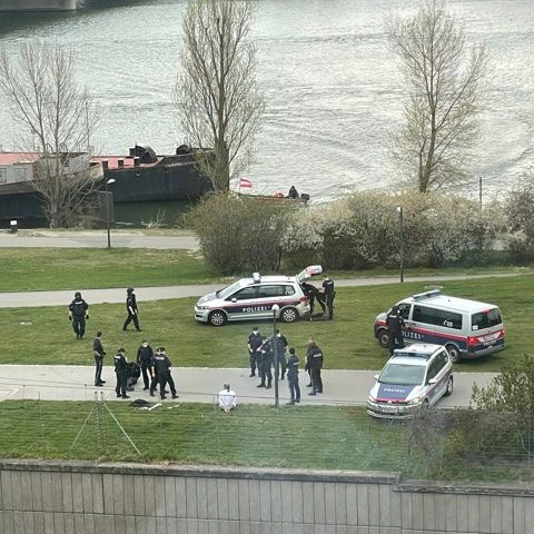 Die verdächtigen Männer wurden von den Beamten am Treppelweg festgenommen.