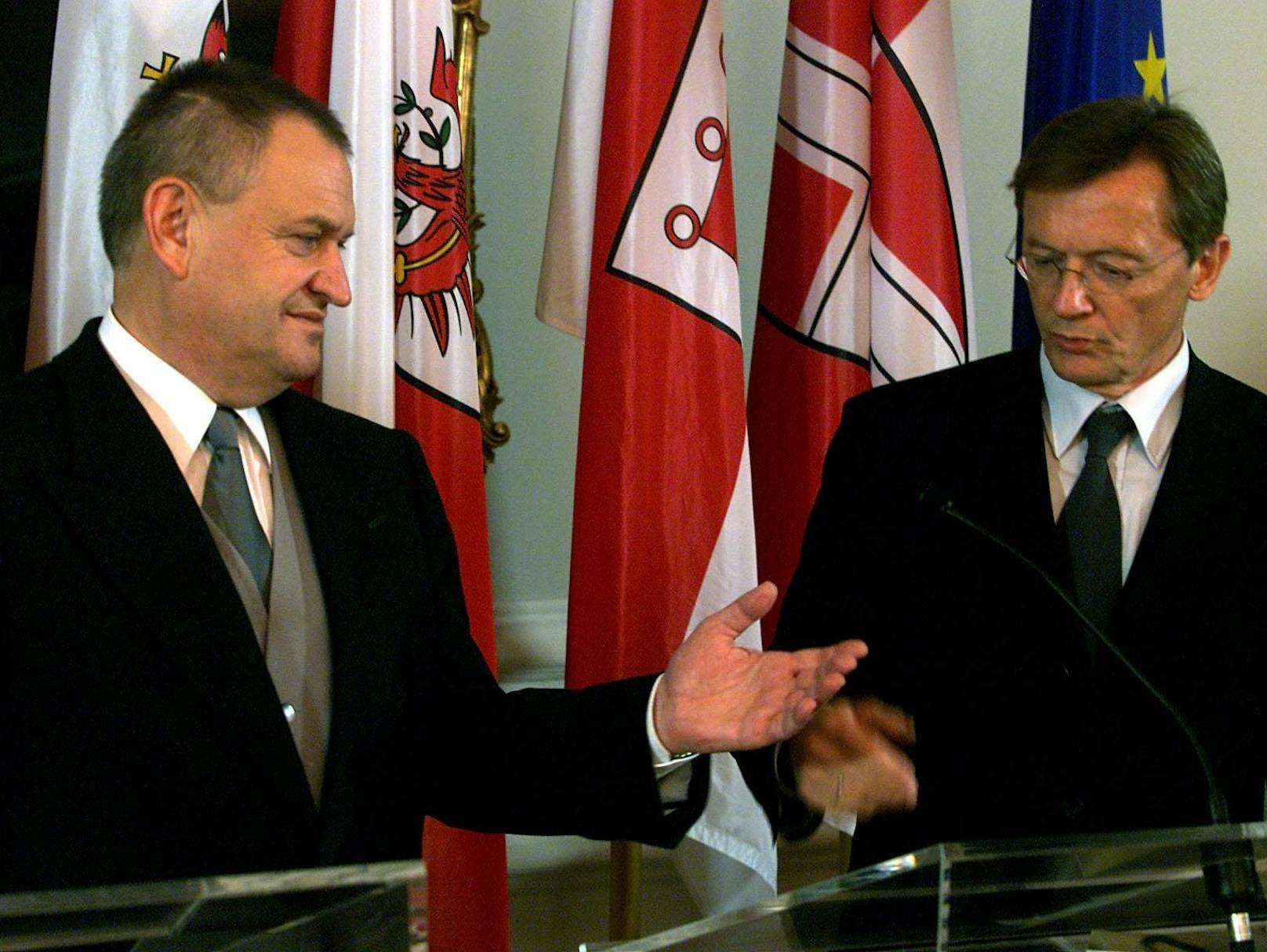Oktober 2000 bis April 2003: Herbert Haupt (FPÖ, links im Bild)