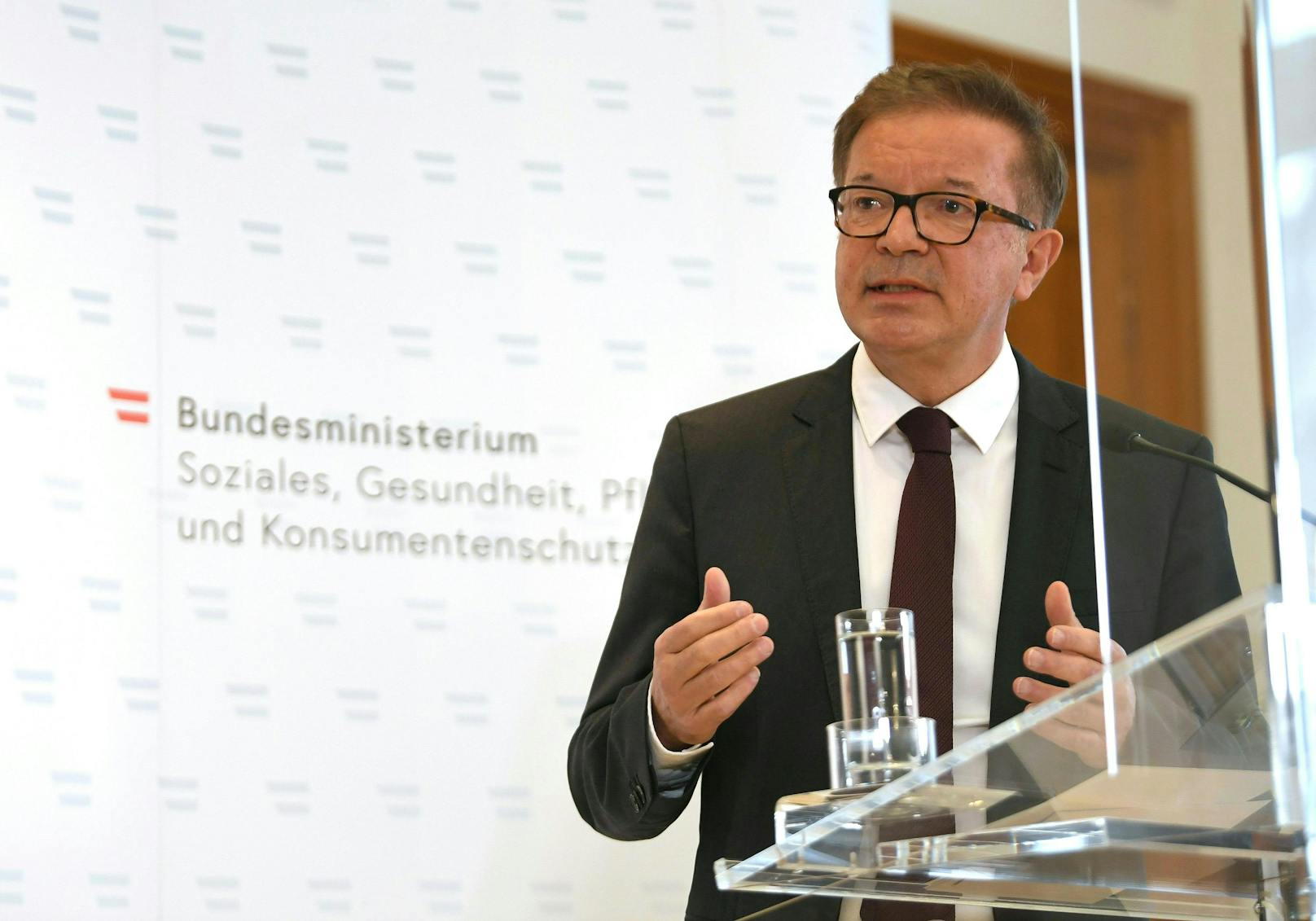 Gesundheitsminister Rudolf Anschober während der Pressekonferenz.