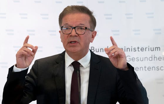 Rudolf Anschober gab hochemotional aus gesundheitlichen Gründen seinen Rücktritt bekannt.