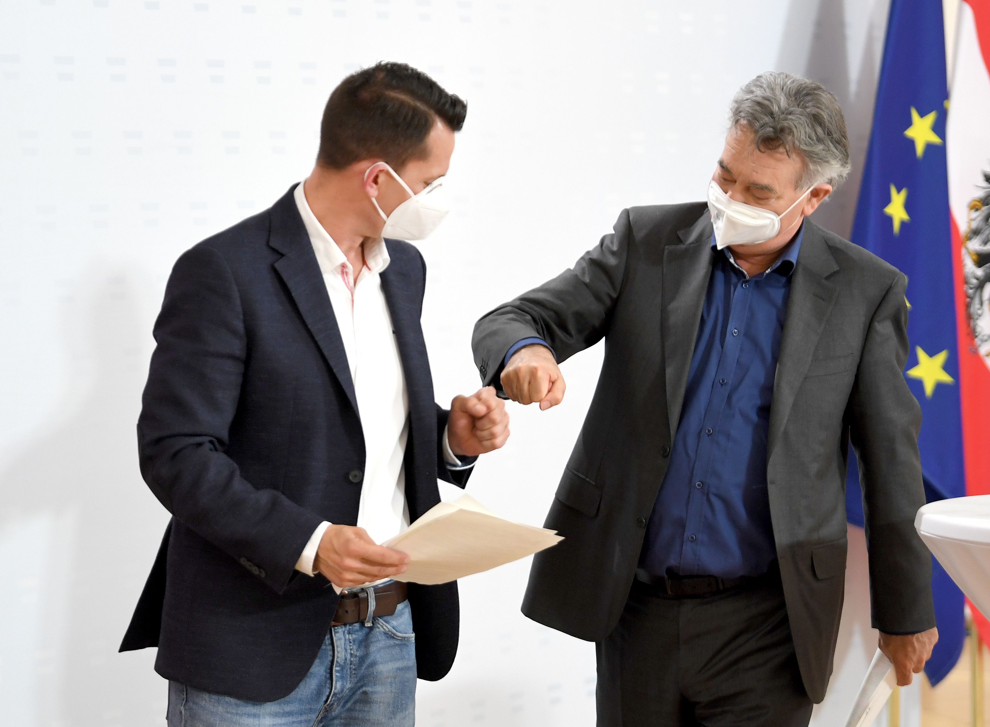 Neo-Minister Wolfgang Mückstein mit Grünen-Chef Werner Kogler.