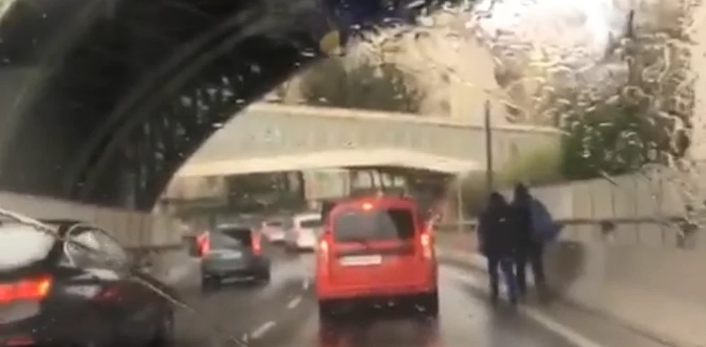 Diese zwei Wiener gingen zu Fuß über die Gürtelbrücke