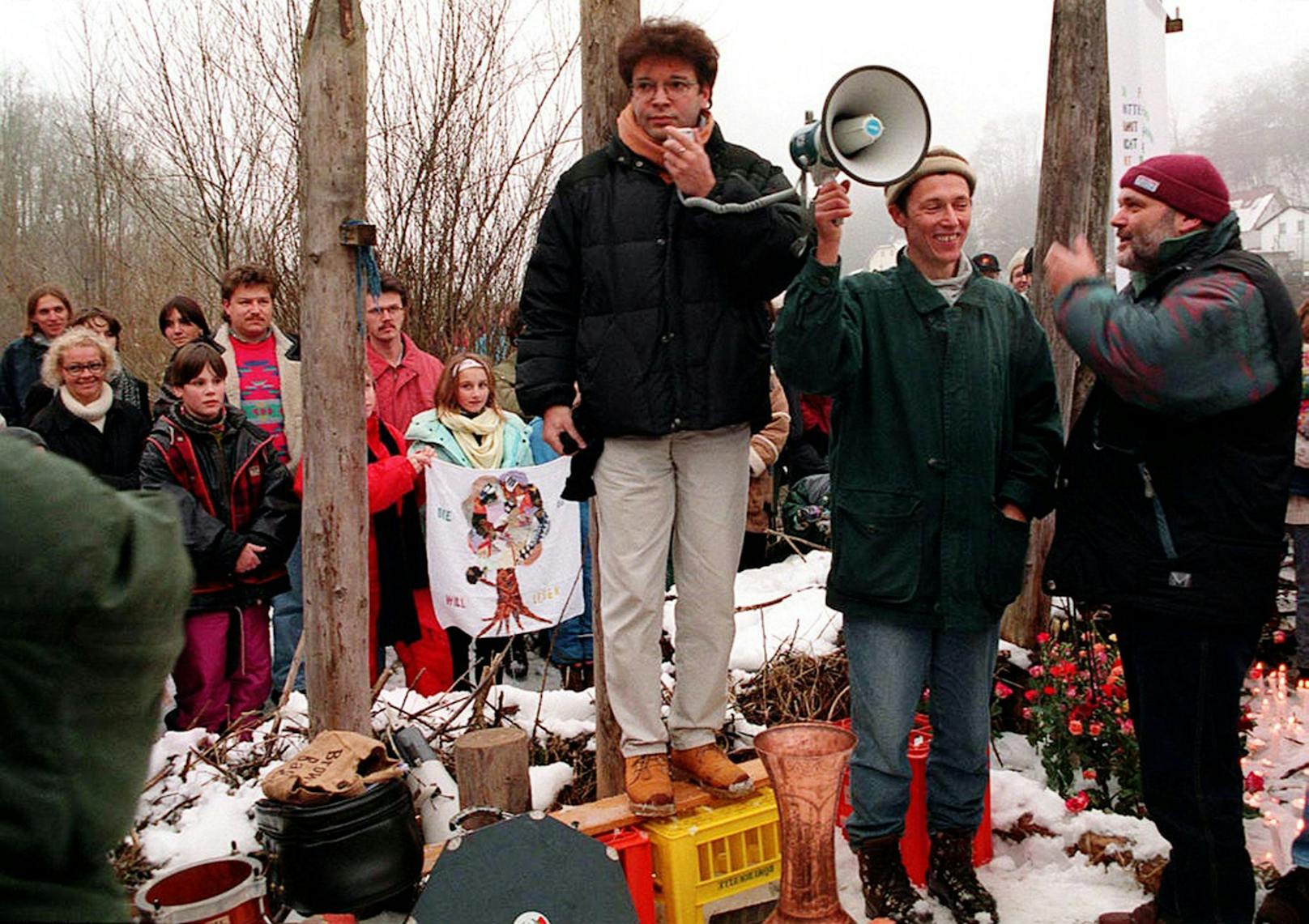 Anschober beteiligte sich auch an Protesten, hier beim Protestcamp der Gegner des Kraftwerkprojekts Lambach in Oberösterreich 1996.