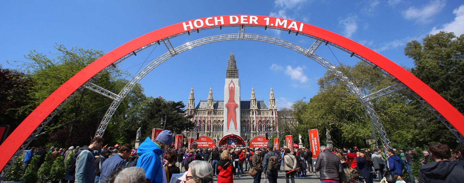 Maiaufmarsch der SPÖ am Rathausplatz 2019