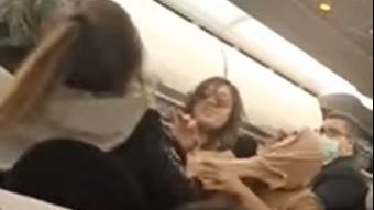 Kurz vor dem Abflug begann eine wüste Massenschlägerei an Bord.