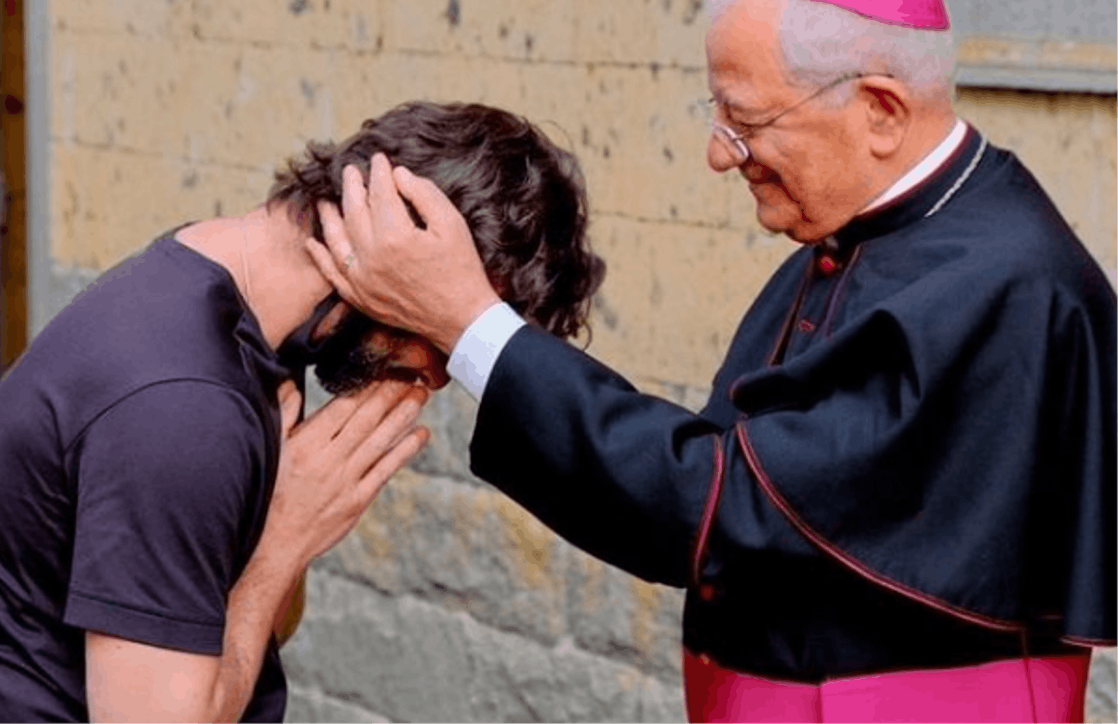 Der Priester Riccardo Ceccobelli gestand seiner Gemeinde von der Liebe zu einer Frau.