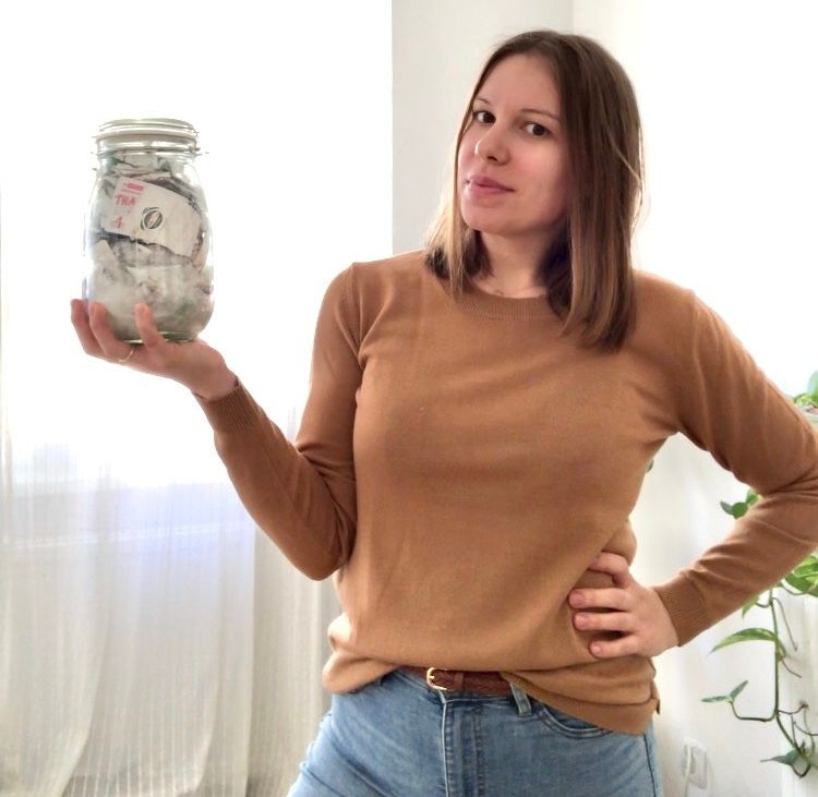 Annemarie Miesbauers Jahresmüll passt in ein Rexglas.