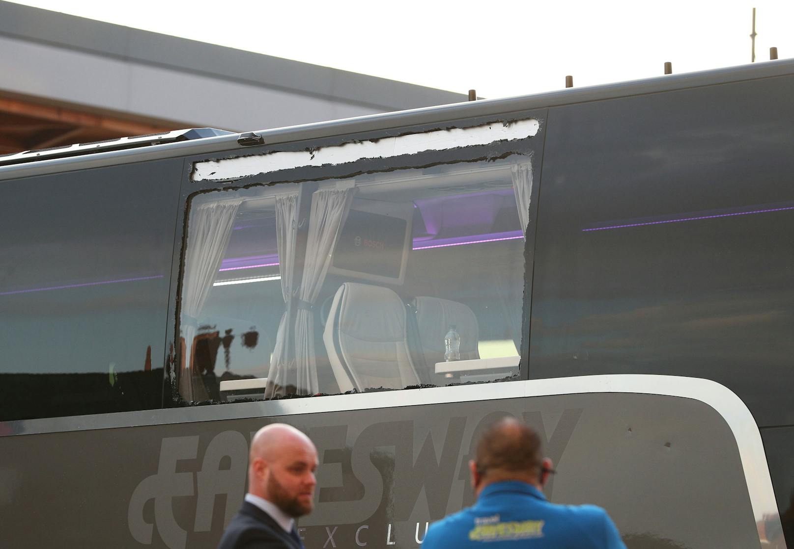 Der beschädigte Real-Bus in Liverpool. 