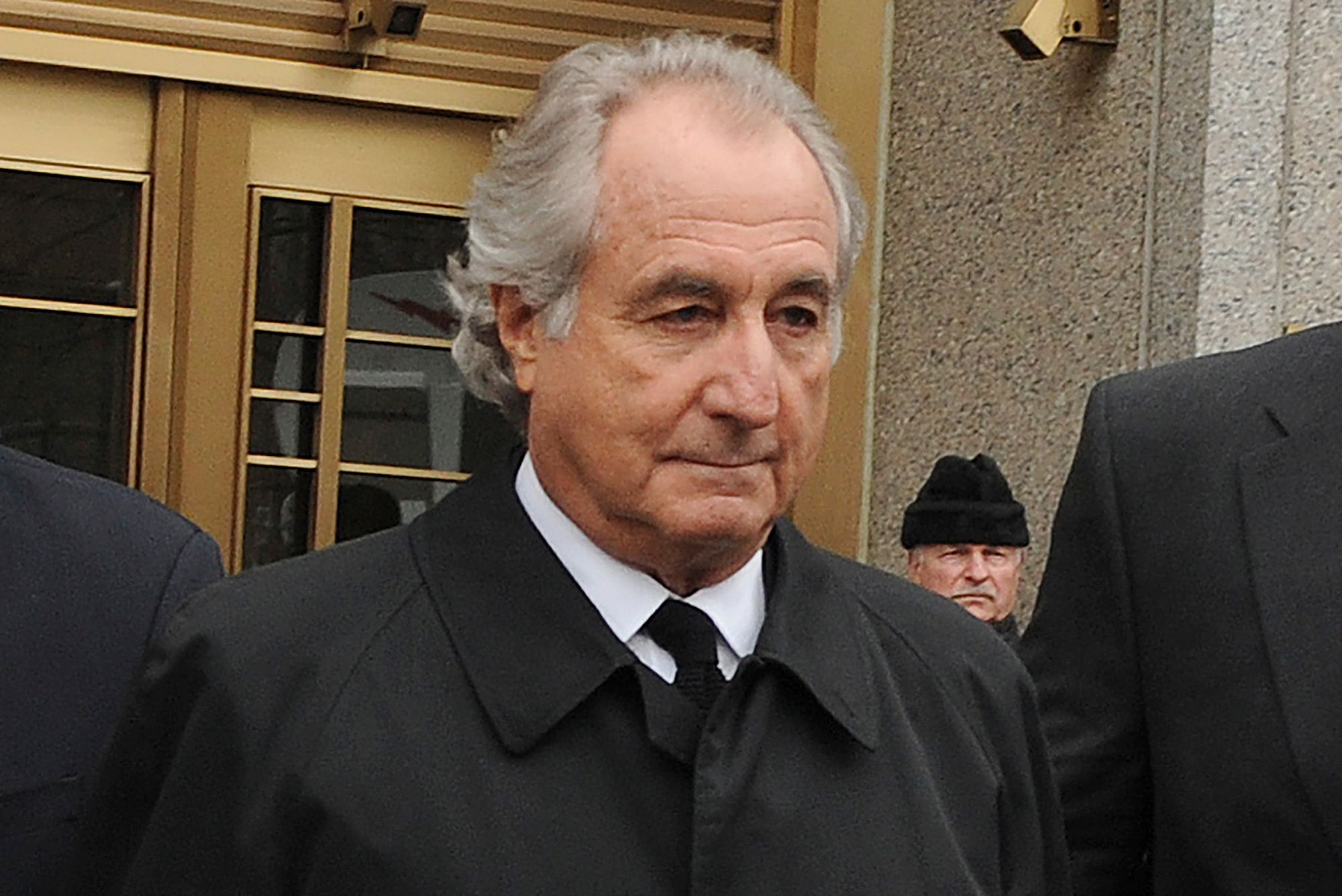 Bernard "Bernie" Madoff 2009 nach einer Gerichtsverhandlung in den USA.