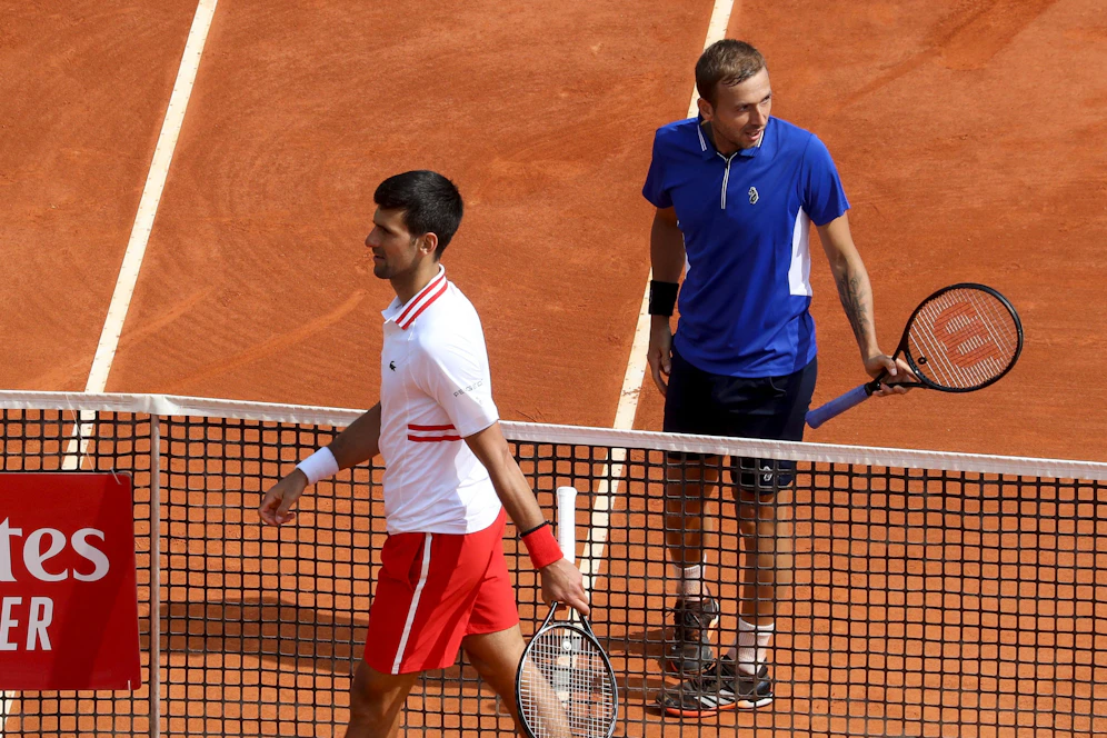 Novak Djokovic muss sich Daniel Evans geschlagen geben.