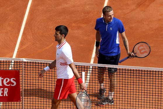 Novak Djokovic muss sich Daniel Evans geschlagen geben.