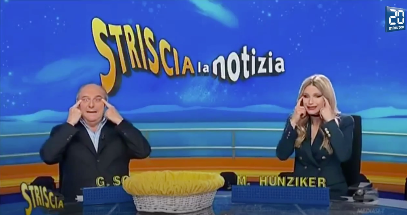 Michelle Hunziker (r.) macht sich im italienischen TV über Asiaten lustig.