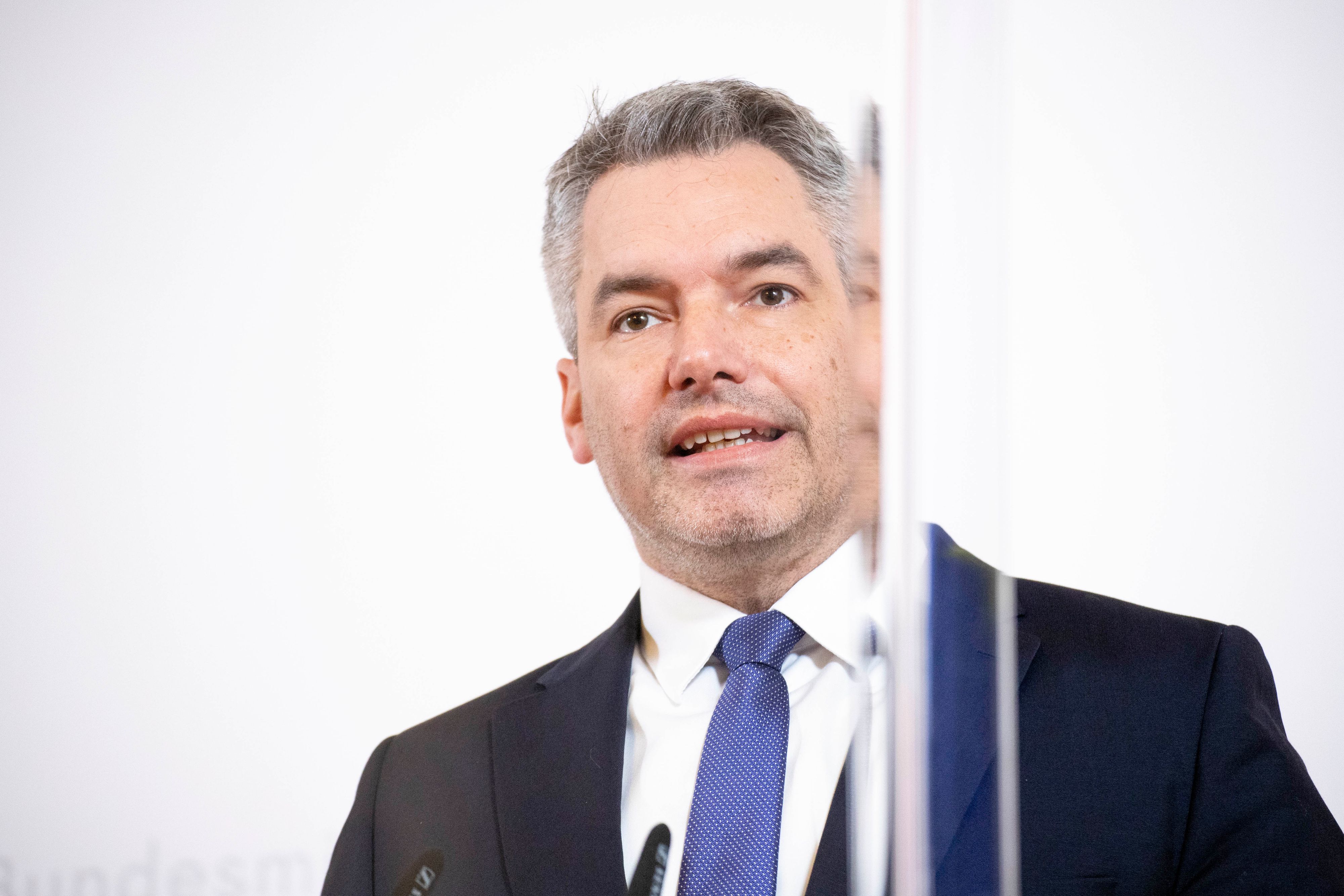 schenhandels im Jahr 2020. Im Bild: Innenminister Karl Nehammer (ÖVP).