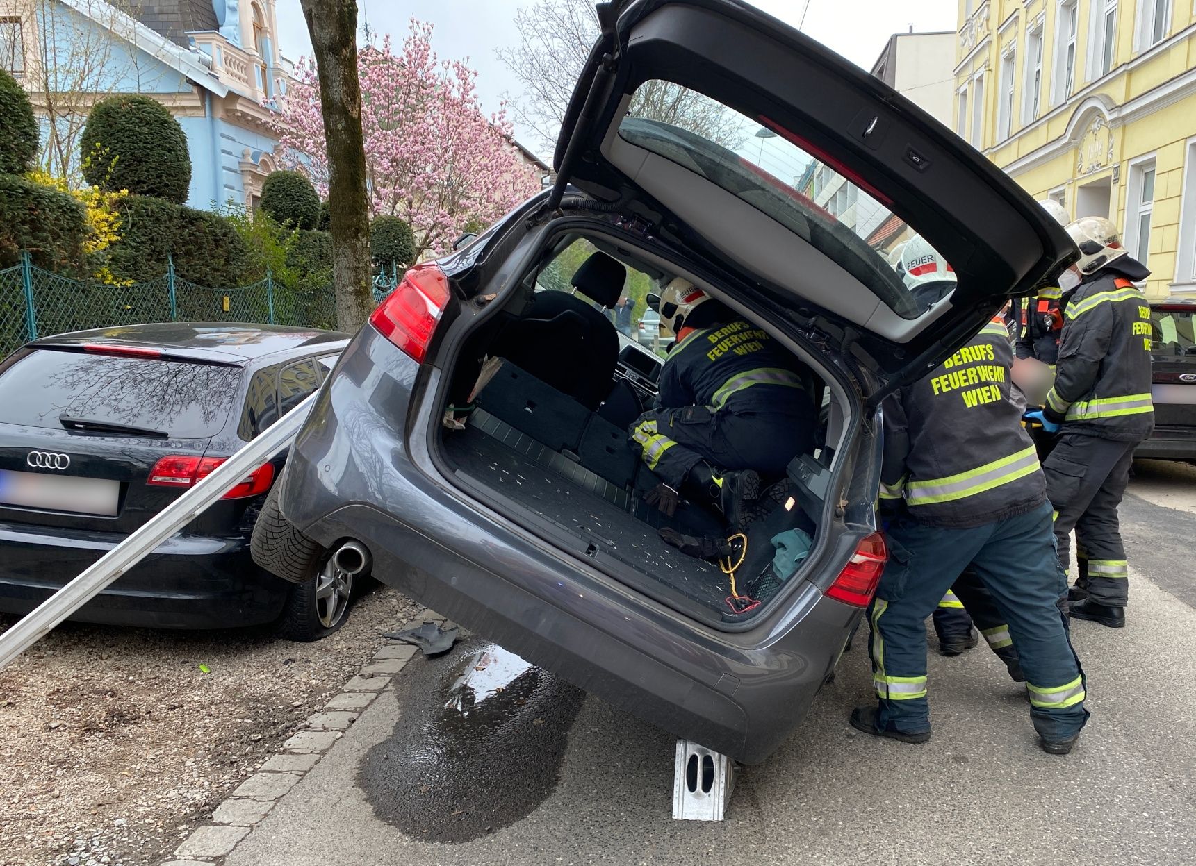 Die Insassen mussten von der Feuerwehr befreit werden