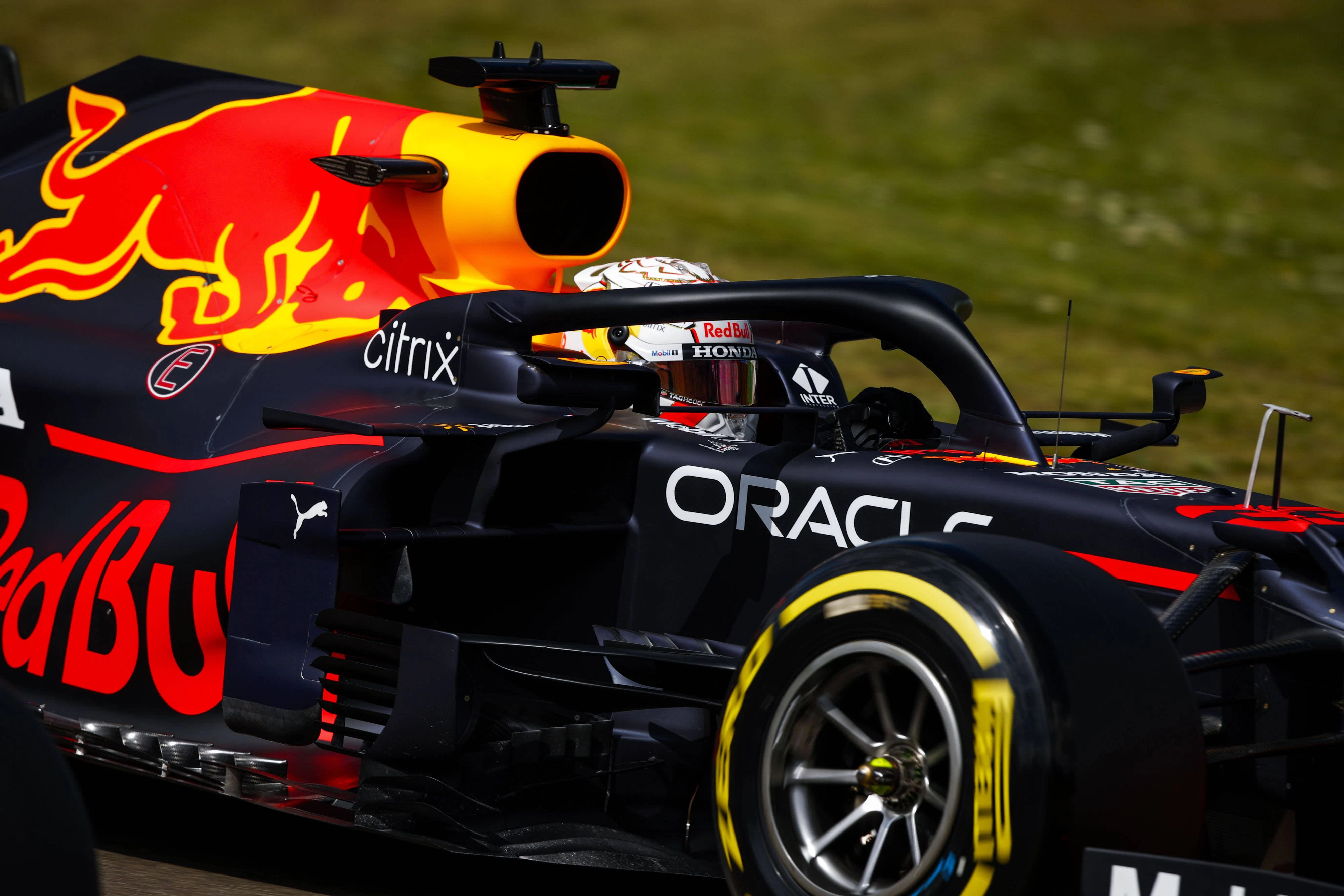 Max Verstappen stellt die Trainings-Bestzeit auf. 