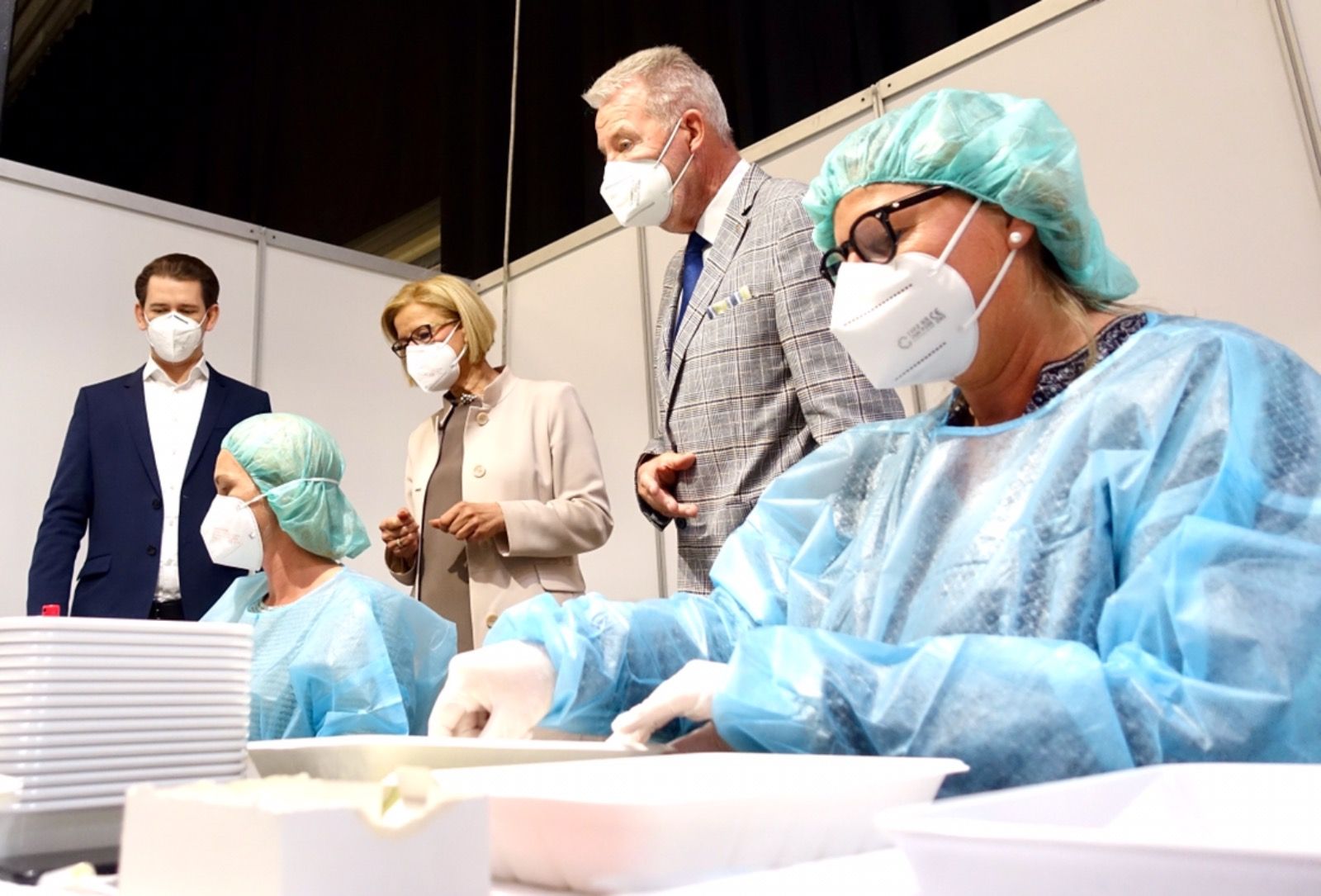 Kanzler Kurz, Landeschefin Mikl-Leitner und Stadtchef Schneeberger in Wr. Neustadt