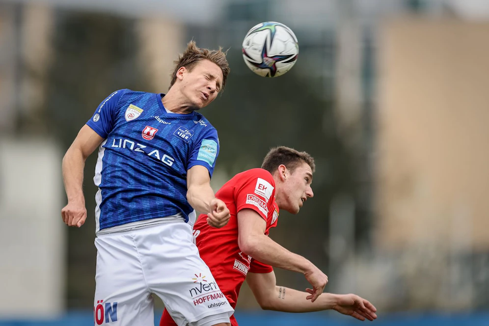 Blau Weiß Linz gewinnt gegen Vorwärts Steyr. 